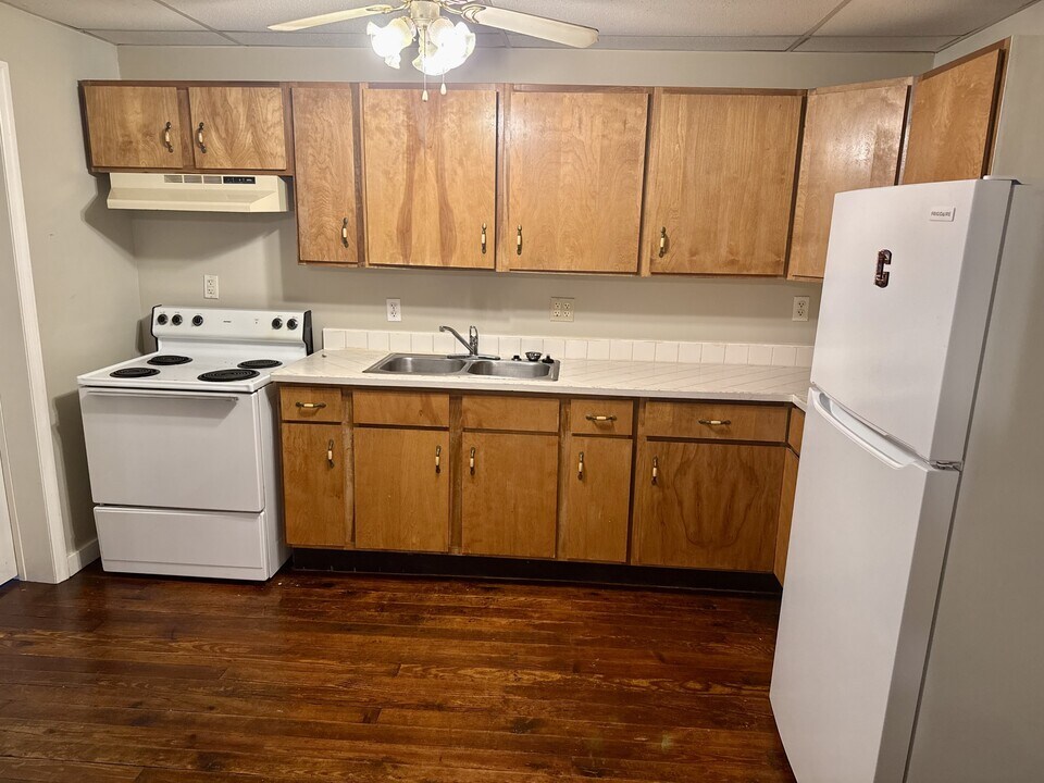 220 Main St in Crab Orchard, KY - Building Photo