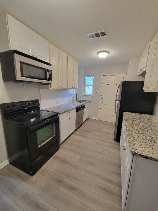 517 NE 19th St in Grand Prairie, TX - Building Photo