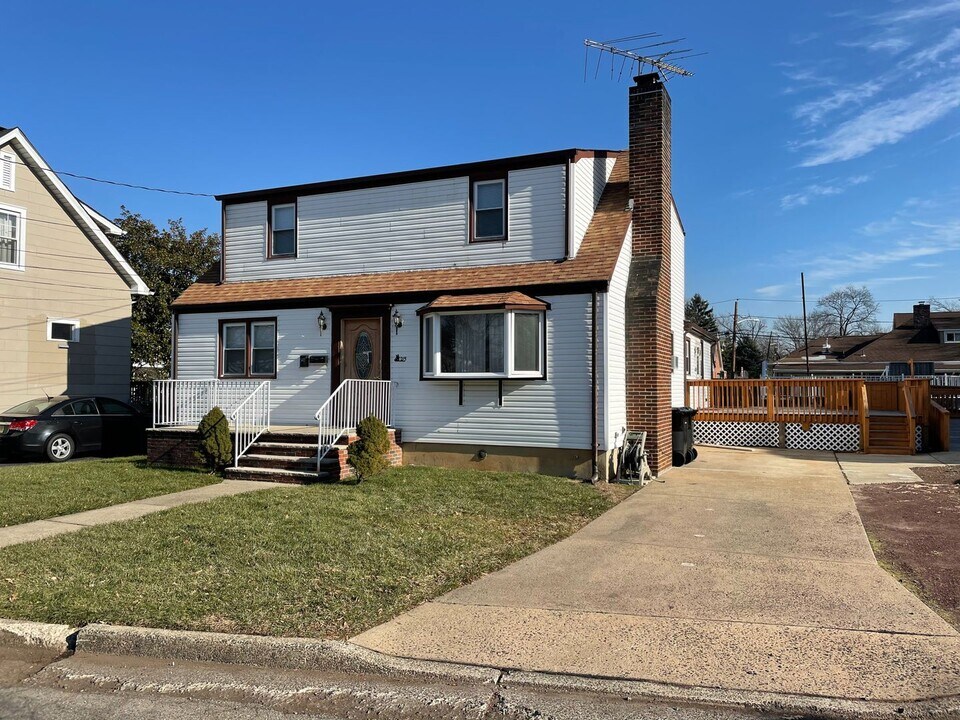 215 Karsey St in Highland Park, NJ - Building Photo