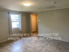 318 Auburn Dr in Carencro, LA - Foto de edificio - Building Photo