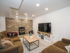 2185 E 9800 S, Unit Downstairs in Sandy, UT - Building Photo - Building Photo