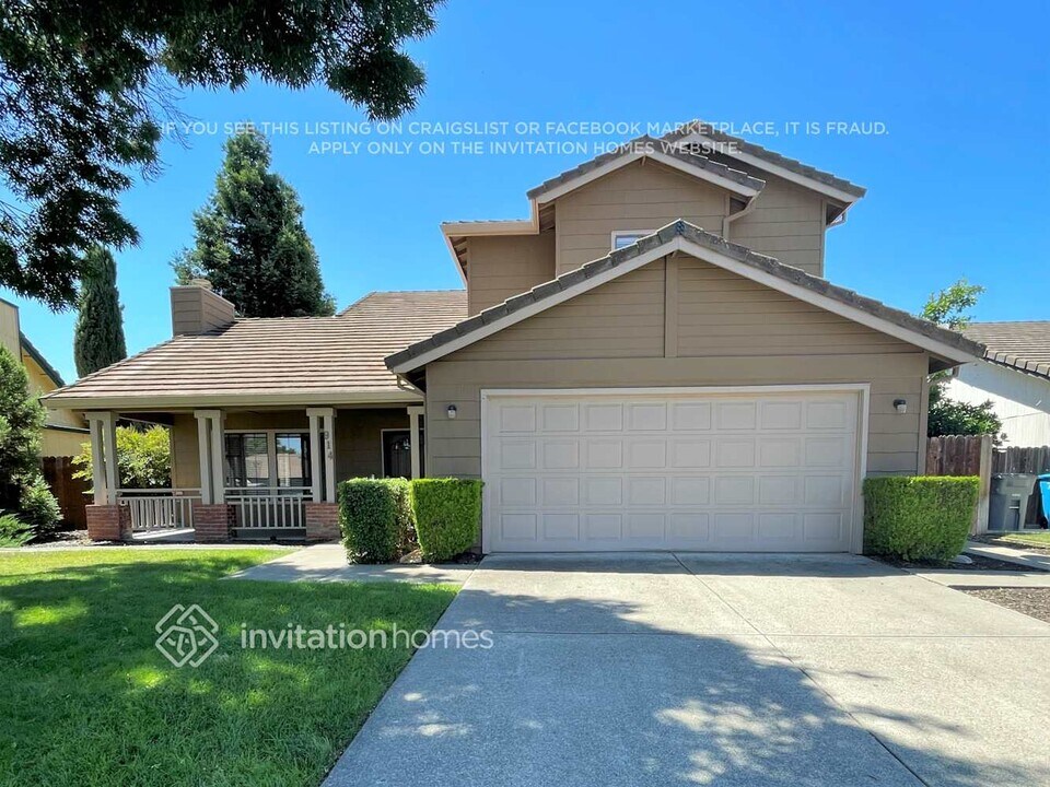 914 Fall River Trail in Vacaville, CA - Building Photo