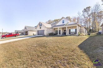 306 Rustic Live Oak Trl in Bonaire, GA - Building Photo - Building Photo