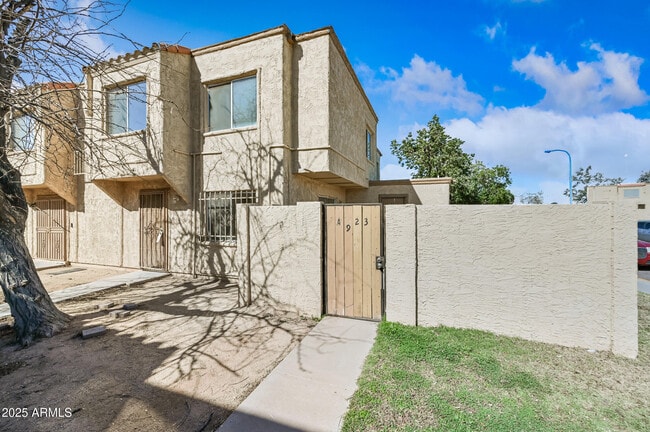 property at 4623 E Southgate Ave