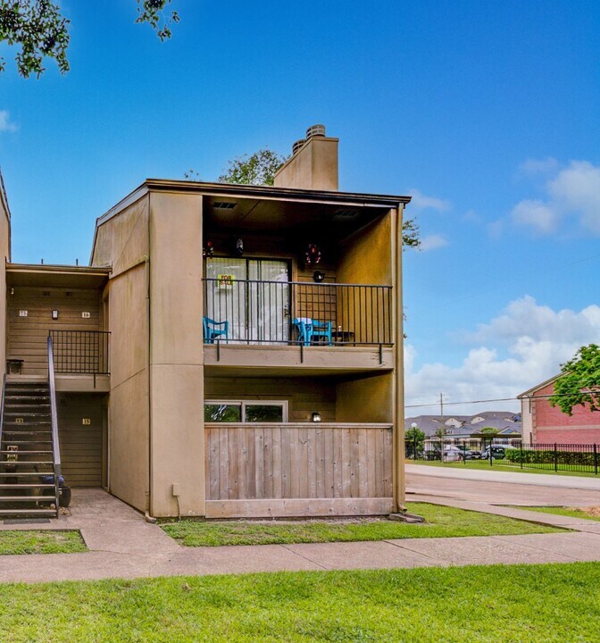 3300 Pebblebrook Dr in Seabrook, TX - Foto de edificio