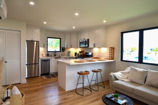 21025 Barbados Cir in Huntington Beach, CA - Building Photo