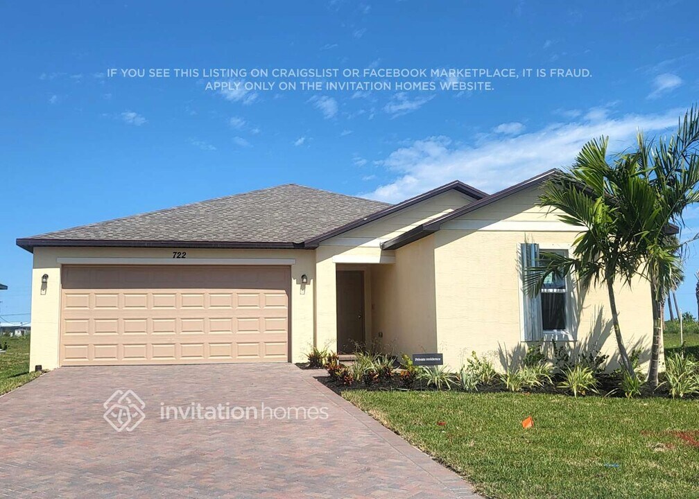 722 Carlyle Wy in Fort Pierce, FL - Building Photo