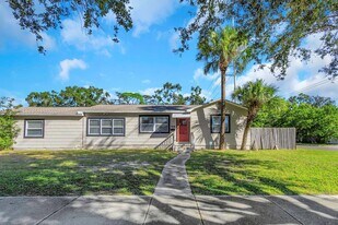 5201 1st Ave N in St. Petersburg, FL - Building Photo