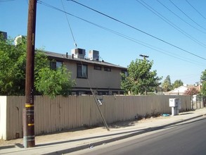 612 8th St in Bakersfield, CA - Building Photo - Building Photo