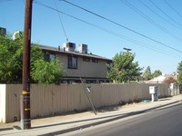 612 8th St in Bakersfield, CA - Foto de edificio - Building Photo