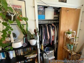 66 Brooks St, Unit 2 in Boston, MA - Foto de edificio - Building Photo