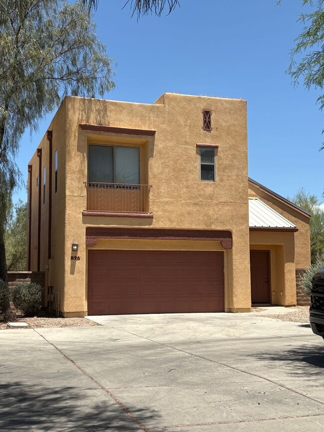 property at 896 W Calle Estrella De Noche