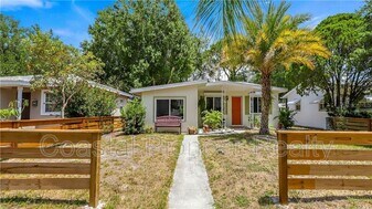 325 42nd Ave N in St. Petersburg, FL - Building Photo