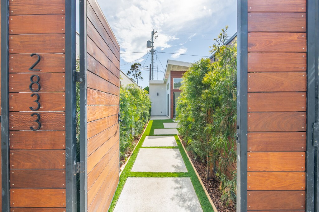 2833 Stoner Ave in Los Angeles, CA - Building Photo