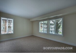 14 Westgate Dr in Woburn, MA - Building Photo - Building Photo