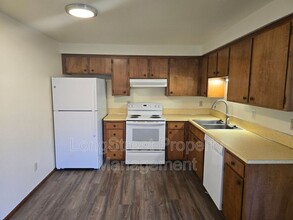 3326 NE Lancaster St in Corvallis, OR - Foto de edificio - Building Photo