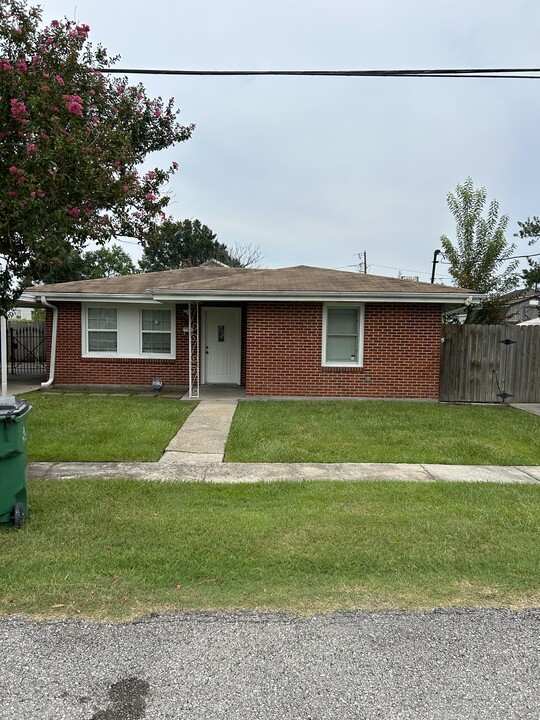 705 Francis St in Marrero, LA - Foto de edificio