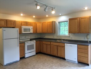 1175 Mere Point Rd, Unit Apartment A in Brunswick, ME - Building Photo - Building Photo