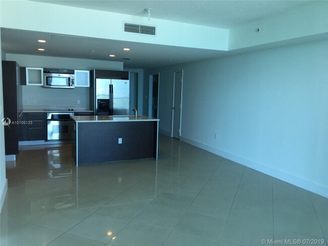 1900 N Bayshore Dr, Unit 1715 in Miami, FL - Foto de edificio - Building Photo