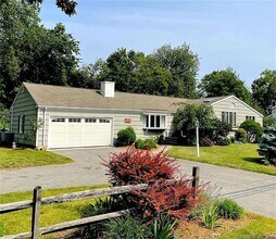 160 Nearwater Ln in Darien, CT - Building Photo - Building Photo
