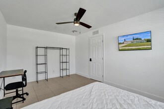 303 NE Solida Cir in Port St. Lucie, FL - Building Photo - Building Photo