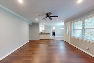 5850 Braesheather Dr in Houston, TX - Foto de edificio - Building Photo