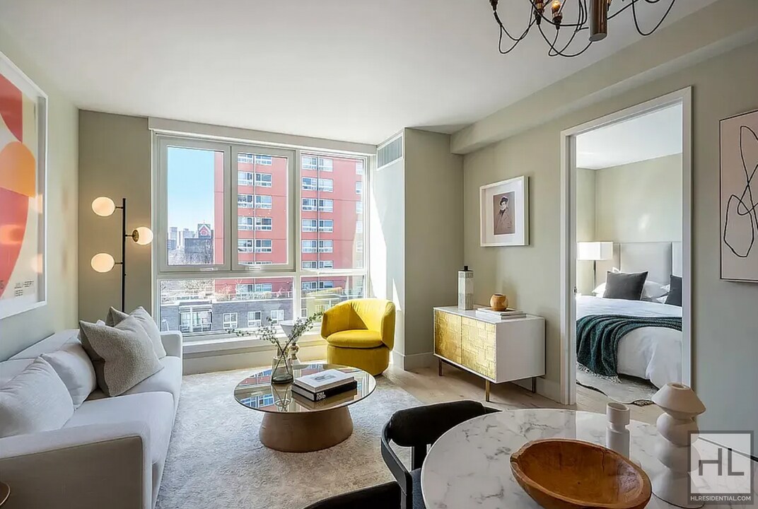 SPACIOUS LUXURY 2 BED WITH PRIVATE TERRACE in New York, NY - Building Photo