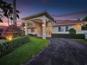 12401 SW 77th St in Miami, FL - Building Photo - Building Photo