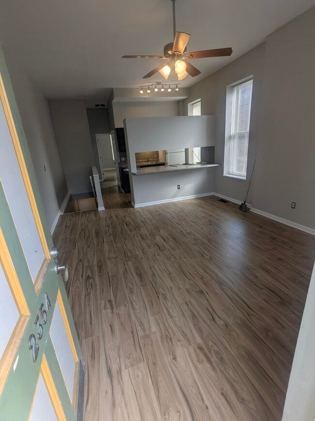 2354 S 9th St, Unit 2354