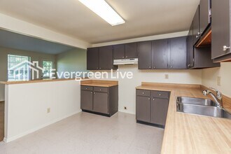 8547 Schoolgate Dr in Dayton, OH - Building Photo - Building Photo