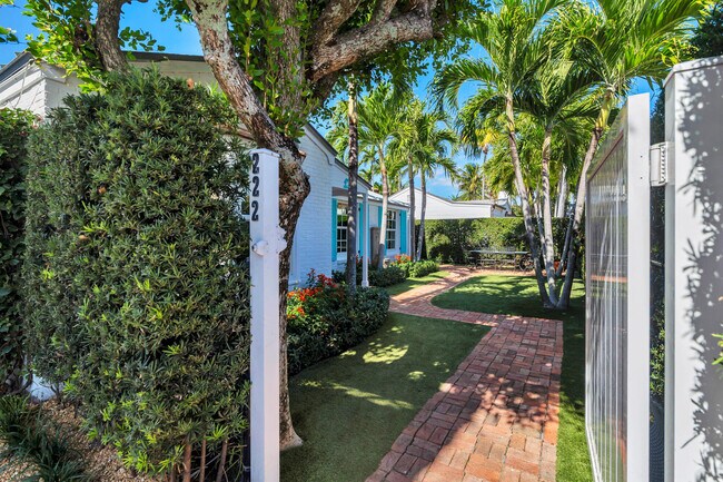 222 S County Rd in Palm Beach, FL - Building Photo - Building Photo