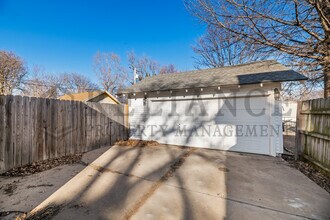 350 S Poplar St in Wichita, KS - Building Photo - Building Photo