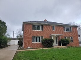 1305 Jewel Ct, Unit 1 in Madison, WI - Building Photo