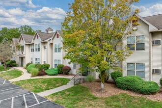 Willow Wood Apartment Homes in La Fayette, NY - Foto de edificio - Building Photo