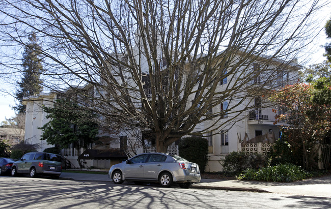 469 Van Buren Ave in Oakland, CA - Foto de edificio - Building Photo