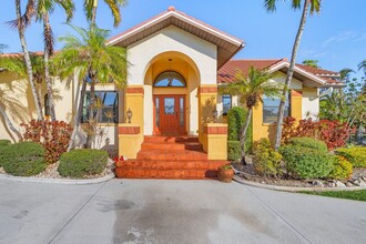15025 Bonaire Cir in Ft. Myers, FL - Building Photo - Building Photo