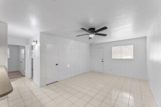 11103 Renel Dr, Unit B in Austin, TX - Foto de edificio - Building Photo