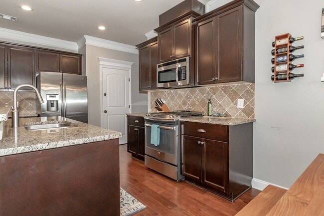 property at 5461 Everlook Cir