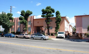 Park Plaza in North Hollywood, CA - Foto de edificio - Building Photo