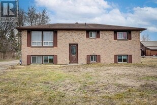 386 Essa Rd in Barrie, ON - Building Photo