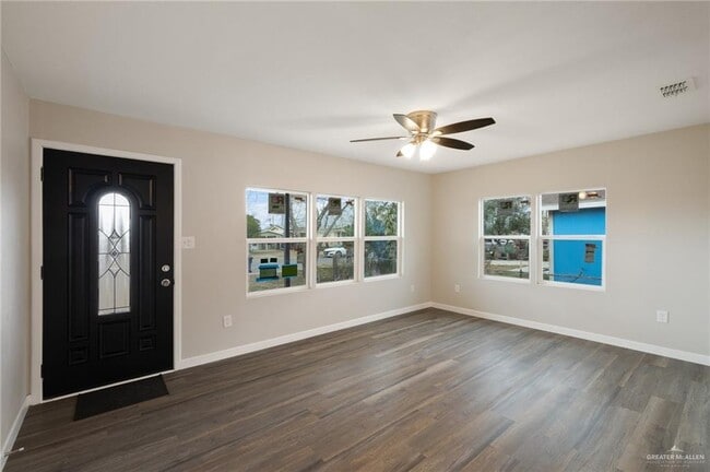 11 N Vermont Ave in Mercedes, TX - Foto de edificio - Building Photo