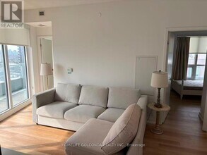 117 McMahon Dr in Toronto, ON - Building Photo - Building Photo