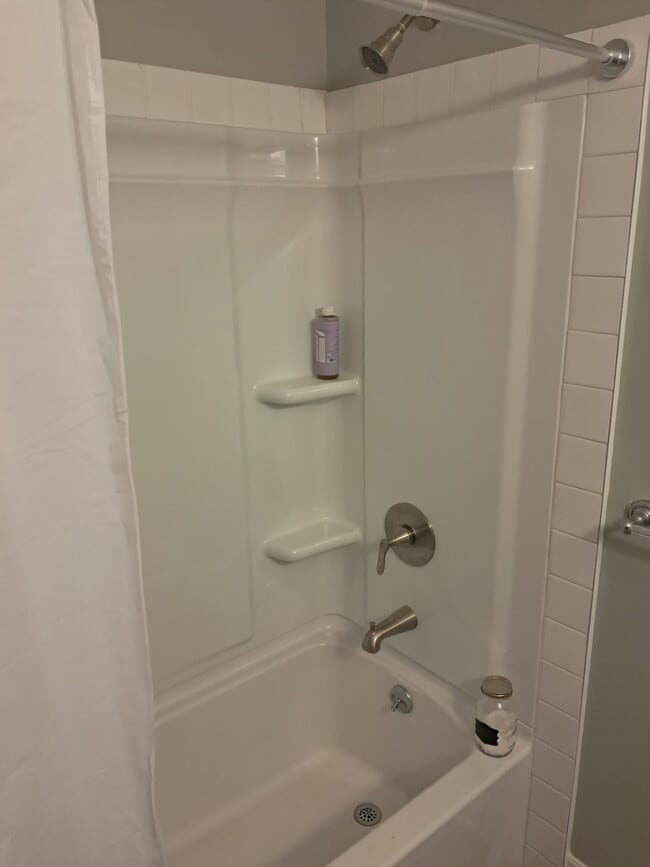 103 Secretariat Ct, Unit 103 Secretariat Court in Tinton Falls, NJ - Foto de edificio - Building Photo