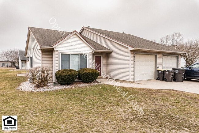 1515-1517 Flagstone Dr in Fort Wayne, IN - Building Photo - Building Photo