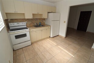 1828 NW 19th St in Miami, FL - Building Photo