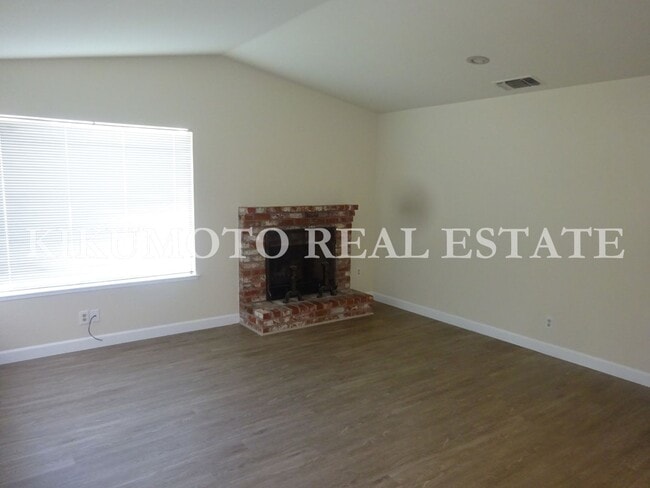6891 Steamboat Way in Sacramento, CA - Building Photo - Building Photo
