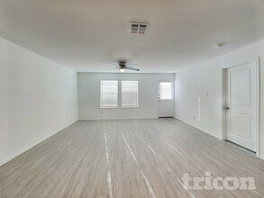 12911 Hyssop Mdw in Saint Hedwig, TX - Building Photo - Building Photo