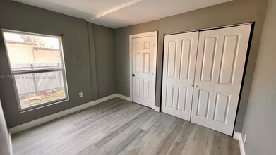 2260 NW 91st St in Miami, FL - Building Photo - Building Photo