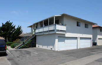 16702 Goldenwest St in Huntington Beach, CA - Building Photo - Building Photo