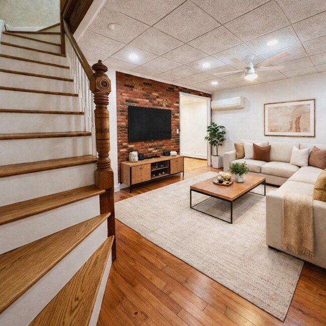 property at 16 W 51st St